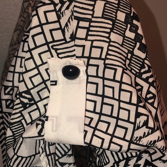 🌟Flowy top size Large🌟 - Picture 6 of 6